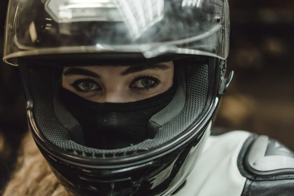 Kompletny strój do jazdy po szosie – jak ubrać się bezpiecznie? Kompletny strój do jazdy po szosie – jak ubrać się bezpiecznie?